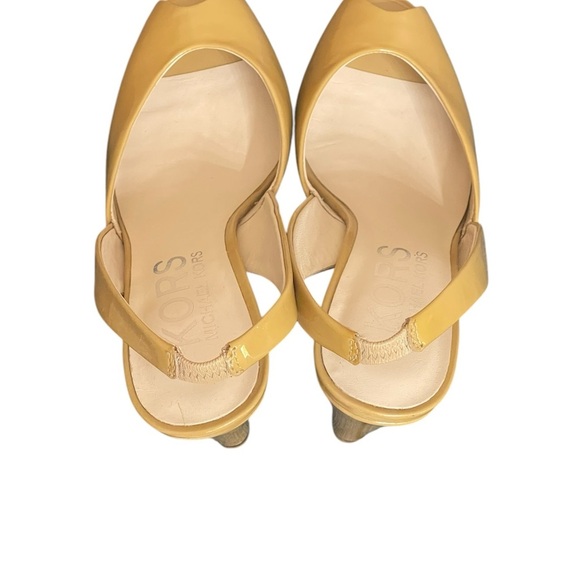 MICHAEL KORS Tan Patent
Leather 4" High Wedge Open Toe
Slingback Shoes size 7.5M - Picture 5 of 13